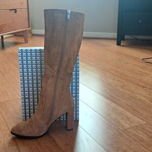 Tan Heeled Boots with Geometric Heel